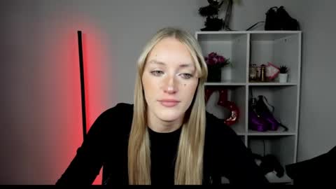 evelynblond online show from July 2026 12:31:01 PM