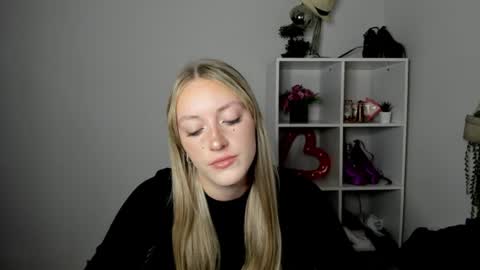 evelynblond online show from July 2026 12:33:02 PM
