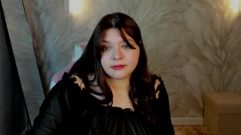 Evelyne Loo online show from May 2026 01:00:01 AM