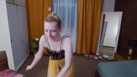Snapshot of evelynreagan chatting on June 2026 06:18:01 AM evelynreagan online show from June 2026 06:18:01 AM