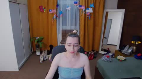 Snapshot of evelynreagan chatting on August 2026 06:23:01 AM evelynreagan online show from August 2026 06:23:01 AM
