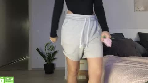 evi_woow online show from November 2025 06:31:02 PM