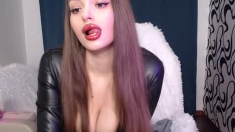 Snapshot of evianwayne chatting on March 2025 04:29:02 PM Vanessa Evian online show from March 2025 04:29:02 PM