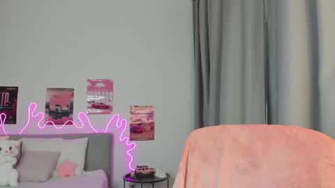 Snapshot of evie_tomioka chatting on July 2026 05:14:01 AM Eva online show from July 2026 05:14:01 AM
