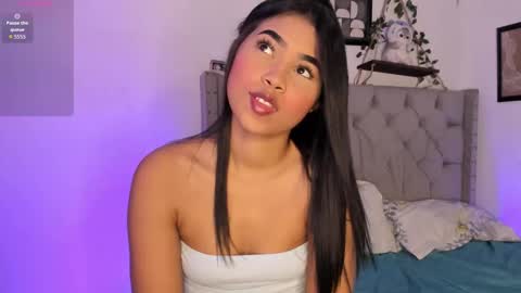 Ivi Alejandra  online show from December 2025 04:27:01 PM