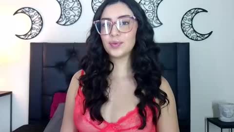 Evolet online show from November 2025 06:28:01 PM