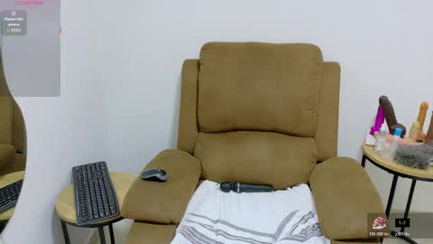 Snapshot of evvaa_moon chatting on May 2026 12:35:01 PM evvaa_moon online show from May 2026 12:35:01 PM