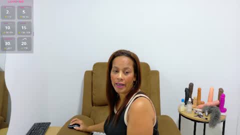 Snapshot of evvaa_moon chatting on June 2026 12:37:01 PM evvaa_moon online show from June 2026 12:37:01 PM