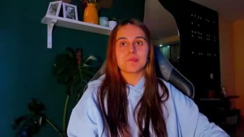 Snapshot of evy_orange1 chatting on June 2026 01:21:01 AM EVY online show from June 2026 01:21:01 AM