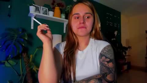 Snapshot of evy_orange1 chatting on June 2026 01:10:02 AM EVY online show from June 2026 01:10:02 AM