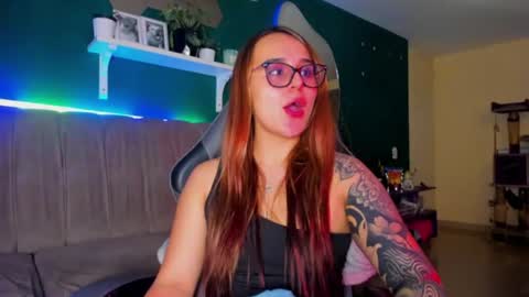 Snapshot of evy_orange1 chatting on July 2026 01:43:02 AM EVY online show from July 2026 01:43:02 AM
