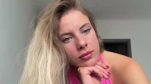 Snapshot of evymiuu chatting on July 2026 12:14:01 PM Evy online show from July 2026 12:14:01 PM