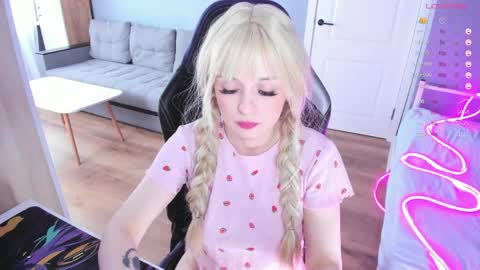 Snapshot of exhoneyangel chatting on April 2026 09:43:01 AM Amy online show from April 2026 09:43:01 AM