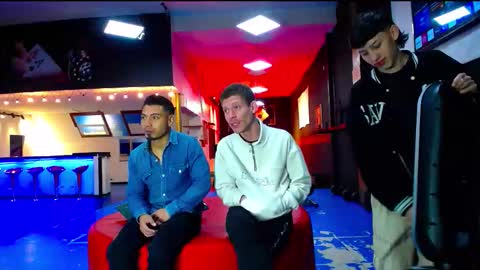 extrangers online show from September 2025 11:33:02 AM