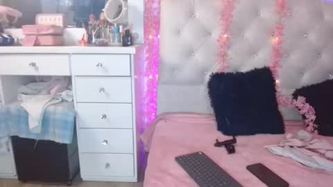 eyes_moonn online show from November 2025 11:16:02 AM