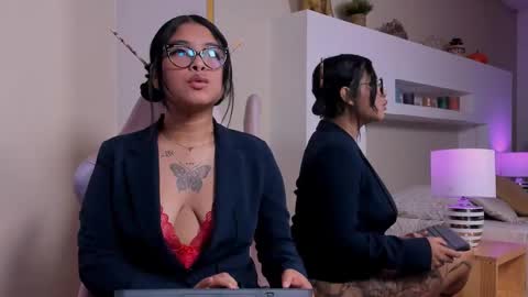 Eymy  online show from November 2025 07:48:02 PM