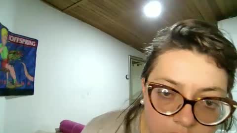 Snapshot of ezlngirl chatting on February 2025 04:58:02 AM Aimee online show from February 2025 04:58:02 AM