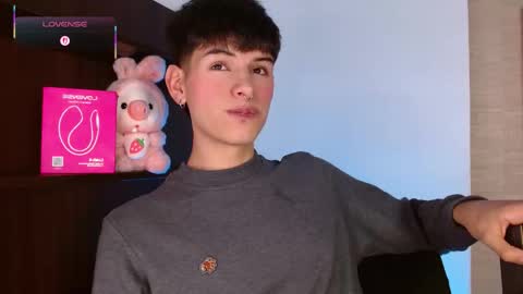 Juan online show from December 2025 05:04:02 AM