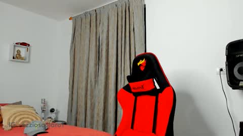 Ezzio Scolaro online show from November 2025 11:27:02 PM