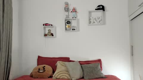 Ezzio Scolaro online show from April 2026 01:42:02 AM