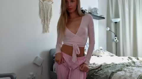  if you dont have fansly account yet use this link to registration    online show from April 2026 01:36:02 PM