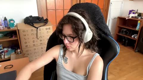 Snapshot of faintpeach chatting on May 2026 01:30:01 PM Loly online show from May 2026 01:30:01 PM