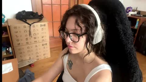 Snapshot of faintpeach chatting on June 2026 06:38:02 AM Loly online show from June 2026 06:38:02 AM