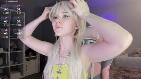 Snapshot of fairy_casey chatting on April 2026 09:32:02 PM fairy_casey online show from April 2026 09:32:02 PM