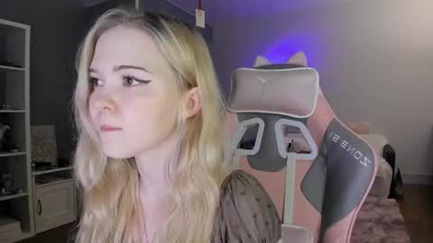 Snapshot of fairy_casey chatting on May 2026 10:38:02 PM fairy_casey online show from May 2026 10:38:02 PM