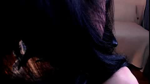 Elli  online show from April 2026 01:13:01 PM