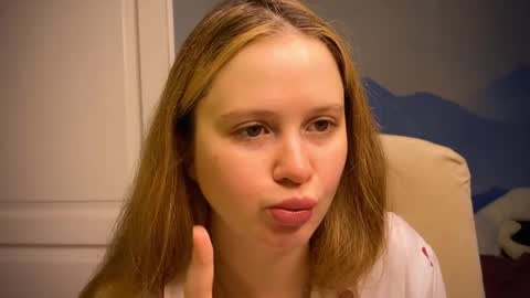 Ilona online show from October 2025 07:45:01 AM