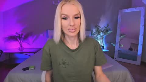 Lana online show from April 2026 09:43:01 PM