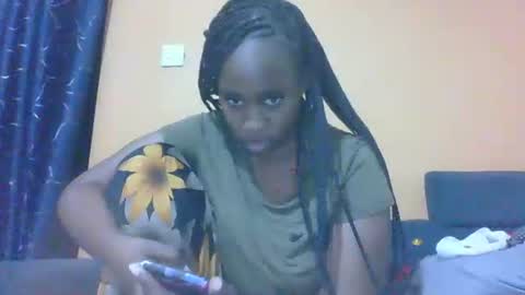 famous_bear online show from February 2026 02:37:01 PM