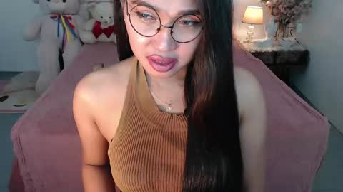 Layla online show from February 2025 04:14:01 PM