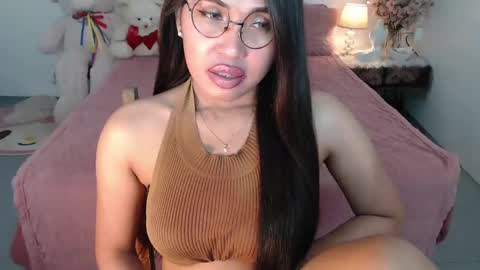 Layla online show from February 2025 06:13:01 PM