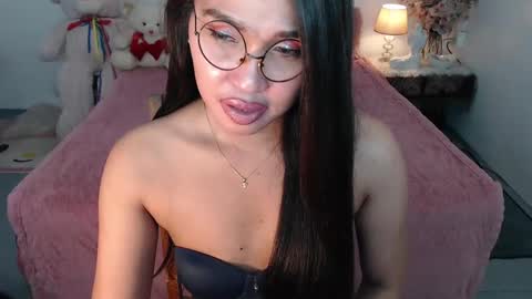 Layla online show from February 2025 06:53:02 AM