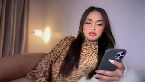 Snapshot of farrahmoanx chatting on June 2026 05:57:02 PM farrahmoanx online show from June 2026 05:57:02 PM