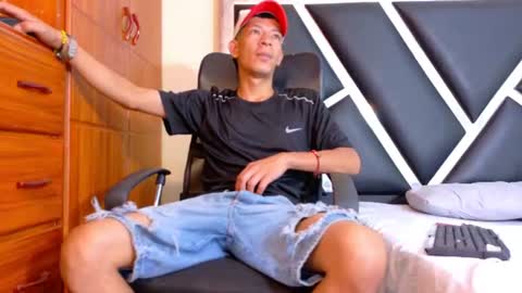 Favel Gomez online show from August 2026 12:07:02 PM