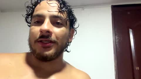 Snapshot of favid95 chatting on January 2025 08:04:01 AM favid95 online show from January 2025 08:04:01 AM