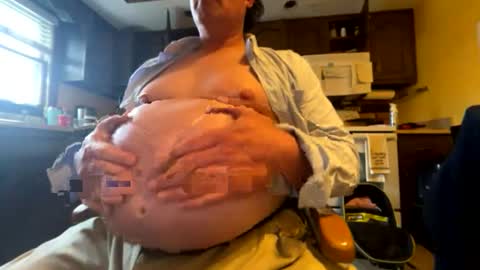 feedmyhugebelly online show from April 2026 08:32:01 PM