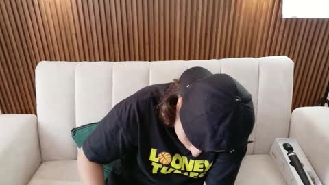 Feelena online show from March 2026 05:39:01 PM