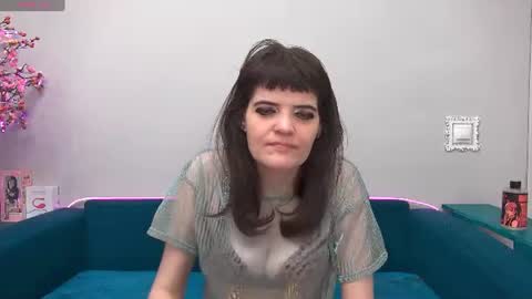 Snapshot of feelsgoodwoman chatting on June 2026 04:56:01 AM Laura online show from June 2026 04:56:01 AM
