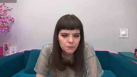 Snapshot of feelsgoodwoman chatting on June 2026 05:12:01 AM Laura online show from June 2026 05:12:01 AM