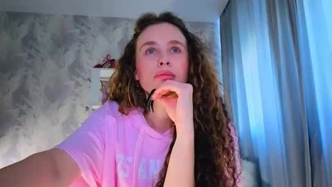 Snapshot of feet_heelss chatting on October 2025 12:08:02 PM Kris online show from October 2025 12:08:02 PM