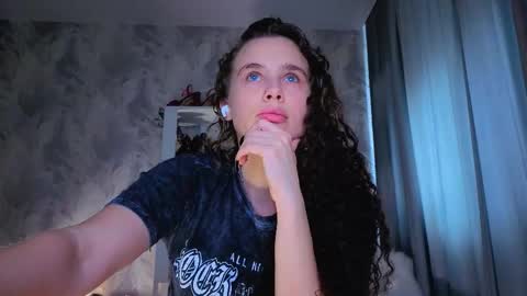 Snapshot of feet_heelss chatting on October 2025 10:52:02 AM Kris online show from October 2025 10:52:02 AM