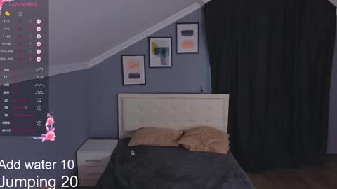 Milena online show from November 2025 10:14:01 AM