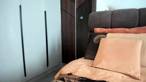 FelineChic online show from October 2025 06:58:02 AM