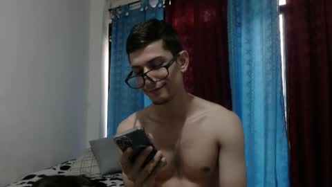 Snapshot of felipe227 chatting on February 2025 09:36:02 PM jhonatan felipe online show from February 2025 09:36:02 PM