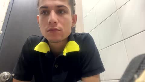 Snapshot of felipe227 chatting on February 2025 03:26:01 PM jhonatan felipe online show from February 2025 03:26:01 PM