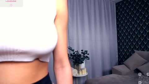 Hello im Nova online show from November 2025 04:22:02 AM